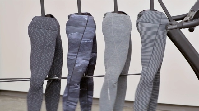 Video Reference: Footwear, Leg, Trousers, Jeans, Sportswear, Room