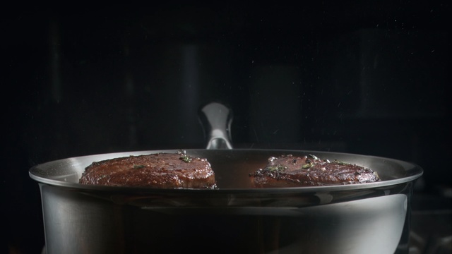 Video Reference: Food, Dish, Cuisine, Ingredient, Cookware and bakeware, Venison, Recipe, Still life photography, Gravy, Sirloin steak