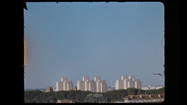Video Reference: City, Skyline, Human settlement, Sky, Daytime, Metropolitan area, Urban area, Cityscape, Metropolis, Skyscraper