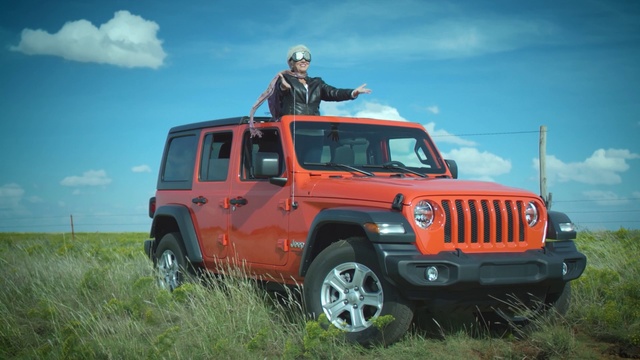 Video Reference: Automotive tire, Tire, Vehicle, Jeep, Nature, Off-road vehicle, Car, Jeep wrangler, Natural environment, Off-roading