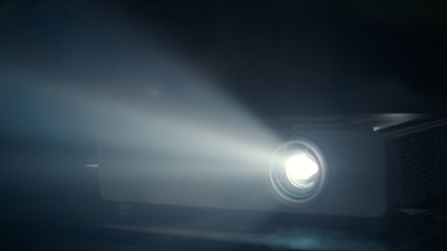 Video Reference: Sky, Blue, Atmosphere, Light, Atmospheric phenomenon, Cloud, Horizon, Lens flare, Darkness, Calm