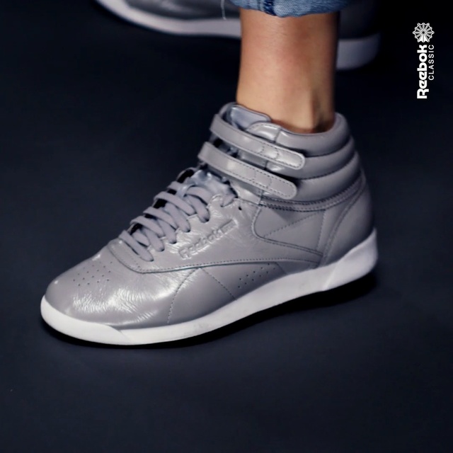 Video Reference: Shoe, Footwear, White, Sneakers, Black, Skate shoe, Plimsoll shoe, Walking shoe, Fashion, Athletic shoe
