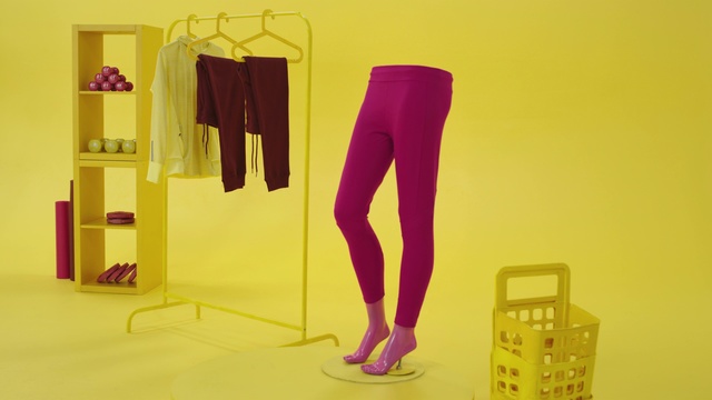 Video Reference: Clothing, Yellow, Purple, Leg, Standing, Leggings, Trousers, Waist, Active pants, Material property