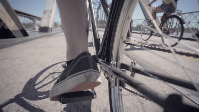 Video Reference: Bicycle wheel, Bicycle tire, Bicycle part, Bicycle, Vehicle, Mode of transport, Spoke, Bicycle drivetrain part, Wheel, Transport