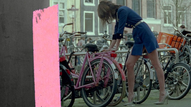 Video Reference: bicycle, bike, bicycle seat, seat, cycle, support, cycling, sport, device, ride, biking