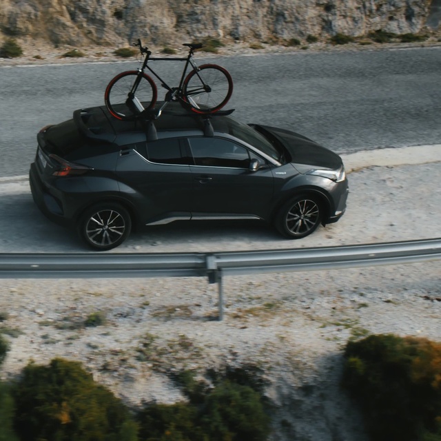 Video Reference: Land vehicle, Vehicle, Car, Automotive design, Mid-size car, Hatchback, Mazda cx-7, Sport utility vehicle, Compact car, Subcompact car