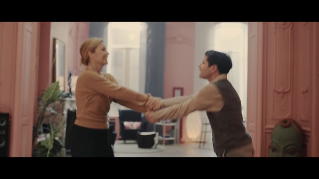 Video Reference: Shoulder, Arm, Joint, Muscle, Leg, Human body, Physical fitness, Hand, Wing chun, Neck, Person