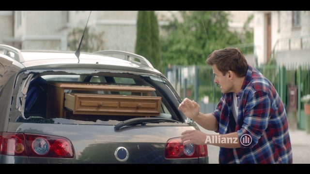 Video Reference: Land vehicle, Vehicle, Car, Personal luxury car, Automotive exterior, Automotive window part, Trunk, Automotive design, Windshield, Luxury vehicle