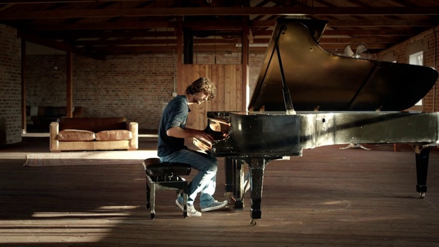 Video Reference: Pianist, Fortepiano, Musician, Music, Jazz pianist, Technology, Piano, Electronic device, Player piano, Recital