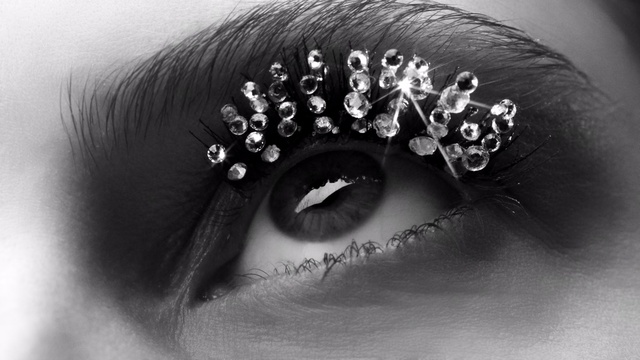 Video Reference: Eyebrow, Eyelash, Eye, Face, Close-up, Organ, Eyelash extensions, Head, Beauty, Iris