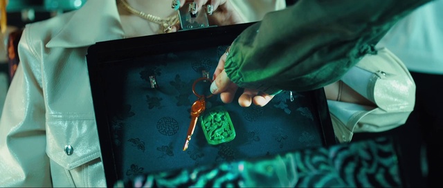 Video Reference: Green, Hand, Finger, Fictional character