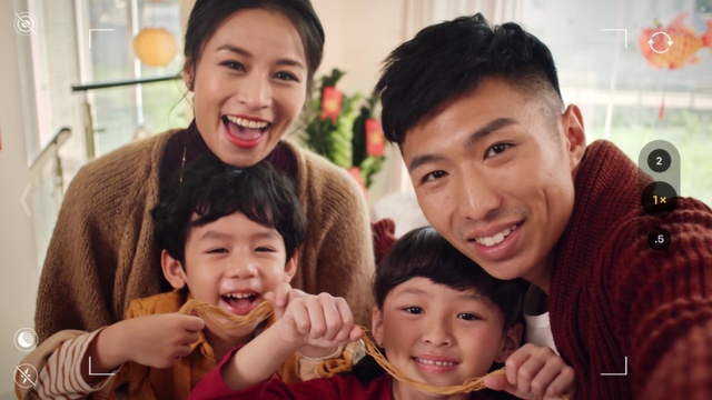 Video Reference: People, Facial expression, Child, Fun, Smile, Happy, Laugh, Photography, Family taking photos together, Family pictures