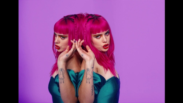 Video Reference: Eyelash, Purple, Flash photography, Violet, Gesture, Pink, Wig, Magenta, Bangs, Makeover
