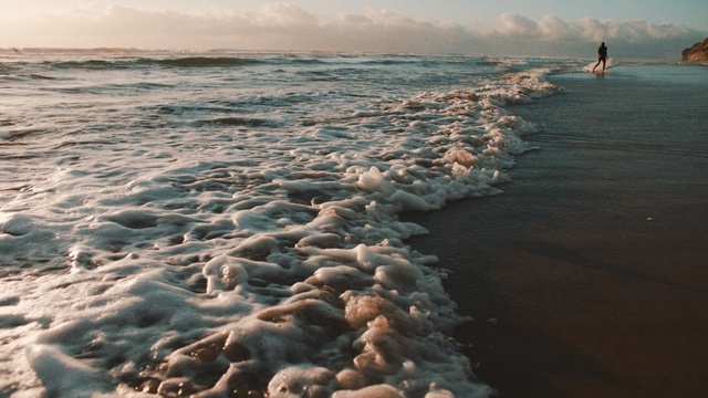 Video Reference: sea, shore, ocean, wave, horizon, sky, coast, wind wave, coastal and oceanic landforms, water