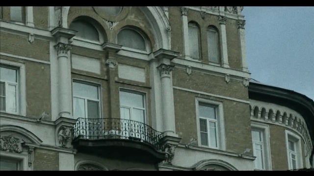 Video Reference: landmark, classical architecture, building, château, medieval architecture, town, architecture, facade, arch, neighbourhood