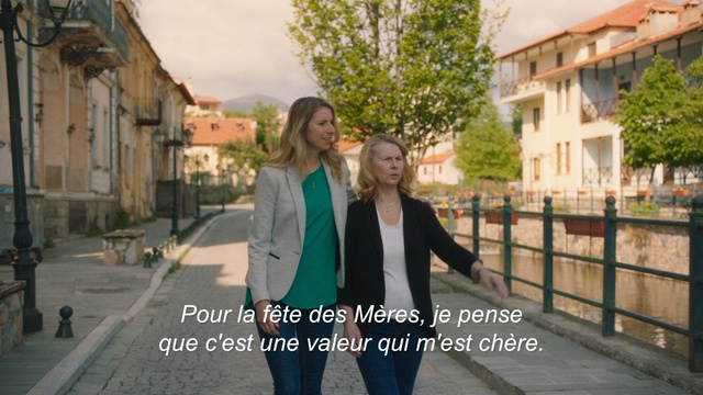Video Reference: Photograph, Town, Walking, Snapshot, Travel, Tourism, Street, Blond, Fun, Photography