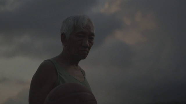 Video Reference: Sky, Atmospheric phenomenon, Cloud, Human, Atmosphere, Darkness, Photography, Neck, Screenshot, Meteorological phenomenon