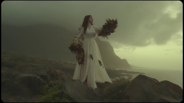 Video Reference: Atmospheric phenomenon, Beauty, Sky, Dress, Photography, Screenshot, Atmosphere, Cg artwork, Gown, Cloud