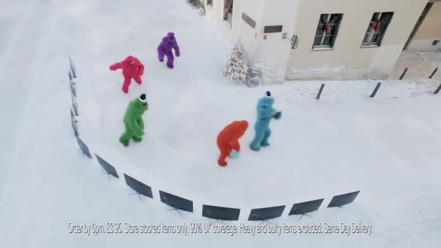 Video Reference: Snow, Winter, Freezing, Geological phenomenon, Winter sport, Recreation, Art, Playing in the snow, Person