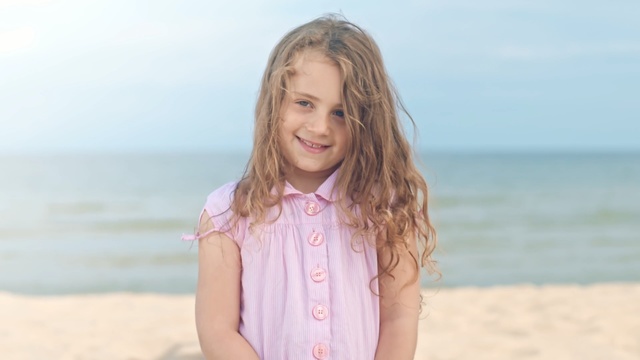 Video Reference: Hair, Photograph, Blond, Pink, Beauty, Hairstyle, Surfer hair, Summer, Sea, Long hair, Person