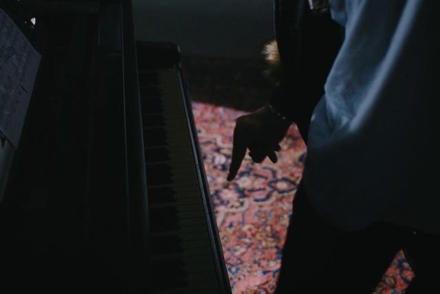 Video Reference: Snapshot, Hand, Darkness, Room, Flesh, Night, Photography, Suit, Black hair