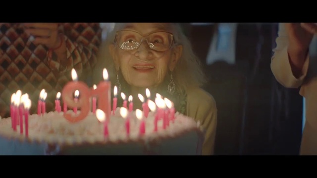 Video Reference: Cake, Birthday, Cake decorating, Icing, Birthday cake, Lighting, Candle, Sweetness, Party, Buttercream