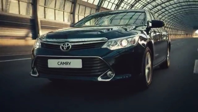 Video Reference: Land vehicle, Vehicle, Car, Mid-size car, Toyota camry, Automotive design, Toyota, Sedan, Automotive wheel system