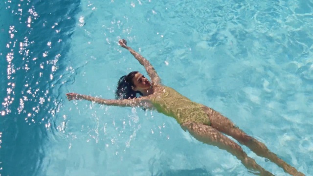 Video Reference: Water, Swimming pool, Outdoor recreation, Medley swimming, Swimmer, Swimwear, Leisure, Recreation, Sports, Liquid