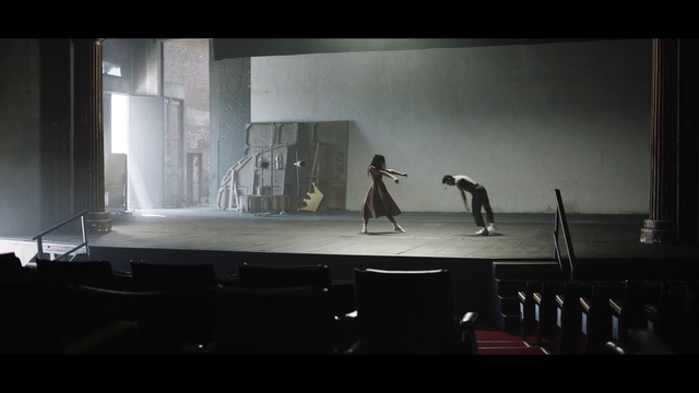 Video Reference: Performing arts, Entertainment, Art, Flash photography, Display device, Projection screen, Flat panel display, Event, Electronic device, Television set