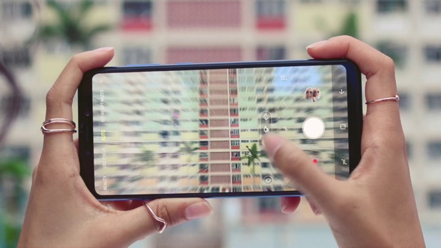 Video Reference: Gadget, Technology, Hand, Electronic device, Finger, Portable communications device, Games, Electronics, Mobile phone, Smartphone