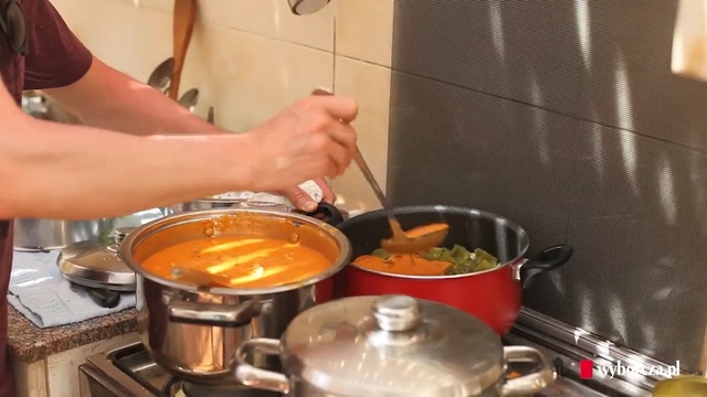 Video Reference: Food, Dish, Cookware and bakeware, Cuisine, Cooking, Ingredient, Recipe, Meal, Soup, Gravy