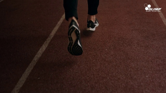 Video Reference: Footwear, Shoe, Human leg, Leg, Flooring, Foot, Floor, High heels, Ankle, Calf