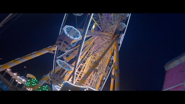 Video Reference: amusement ride, landmark, metropolis, tourist attraction, night, amusement park, sky, world, skyscraper, city