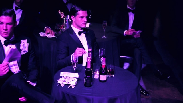 Video Reference: Purple, Pink, Violet, Magenta, Event, Performance, Stage, Drink, Gentleman, Distilled beverage