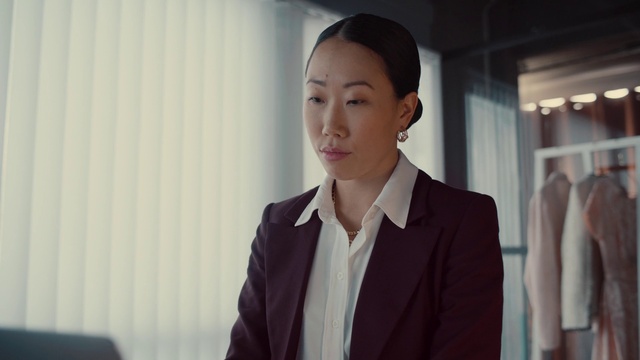 Video Reference: White-collar worker, Suit, Formal wear, Outerwear, Businessperson, Room, Blazer, Photography, Jaw, Smile