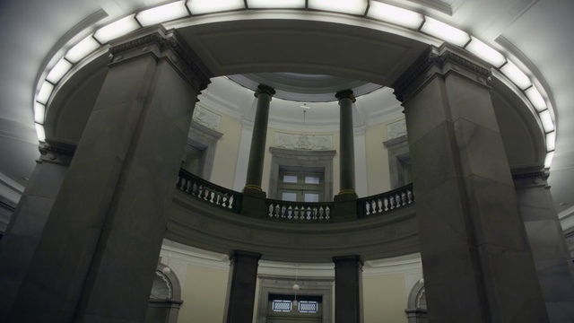 Video Reference: landmark, building, architecture, structure, tourist attraction, metropolis, metropolitan area, daylighting, symmetry, arch, Person