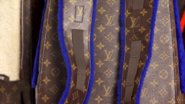 Video Reference: Blue, Cobalt blue, Electric blue, Textile, Leather, Silk, Tire, Pattern, Design, Zipper