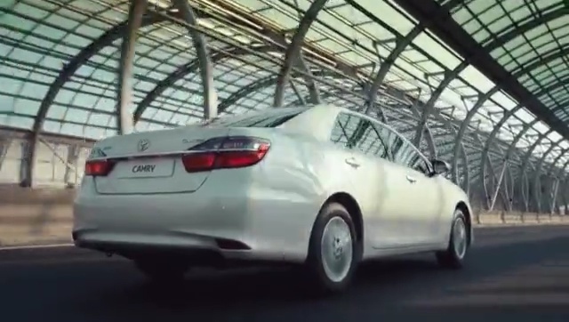 Video Reference: Land vehicle, Vehicle, Car, Mid-size car, Full-size car, Sedan, Automotive design, Luxury vehicle, Automotive wheel system