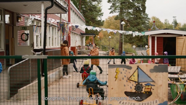 Video Reference: Neighbourhood, Recreation, Playground, Leisure, Building, House, Facade, City, Tourism, Play