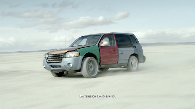 Video Reference: Land vehicle, Vehicle, Car, Sport utility vehicle, Sand, Automotive tire, Crossover suv, Landscape, Compact sport utility vehicle, Rim