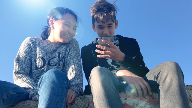 Video Reference: Sitting, Fun, Friendship, Sky, Cool, Mountain, Leisure, Vacation, Tourism, Smile, kids, kid, Person