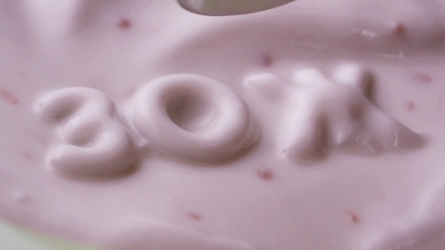 Video Reference: Meringue, Cream, Marshmallow creme, Food, Cuisine, Icing, Buttercream, Dish