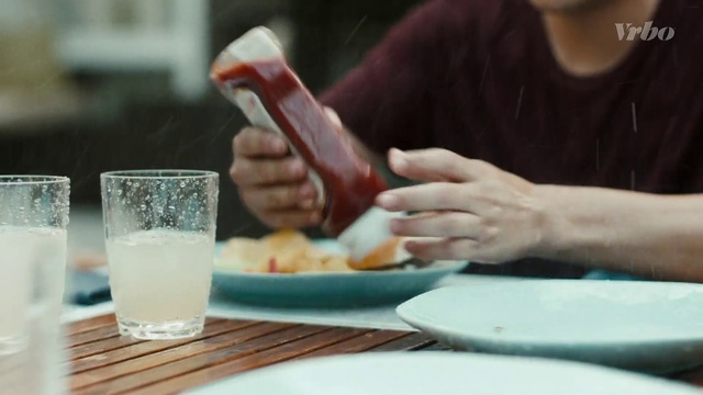 Video Reference: Drink, Hand, Food, Finger, Drinking, Alcohol, Eating, Comfort food, Cuisine