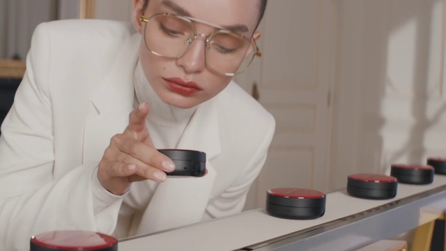 Video Reference: Glasses, Hand, Material property, Finger, Eyewear, Vision care, Science, Food