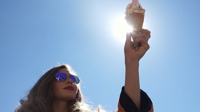 Video Reference: Eyewear, Sky, Sunglasses, Light, Sunlight, Vacation, Backlighting, Hand, Fun, Cloud