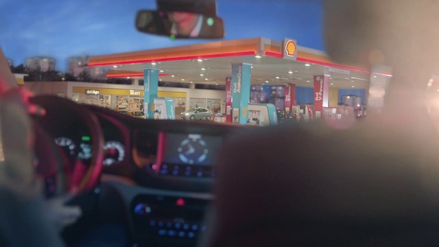 Video Reference: Electronics, Vehicle, Luxury vehicle, Mode of transport, Car, Technology, Electronic device, Family car, Driving, Executive car