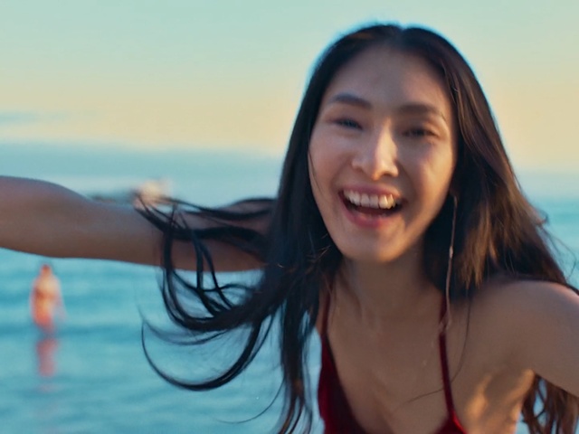Video Reference: beauty, facial expression, body of water, sea, vacation, girl, human hair color, smile, fun, lady, Person