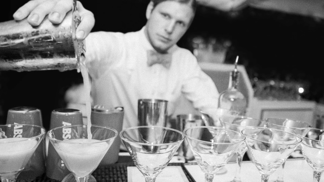 Video Reference: Drink, Water, Black-and-white, Alcoholic beverage, Bartender, Alcohol, Monochrome photography, Cocktail, Glass, Monochrome