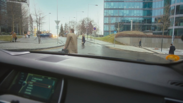 Video Reference: Mode of transport, Vehicle, Car, Windshield, Technology, Driving, Automotive exterior, Road, Auto part, Automotive window part