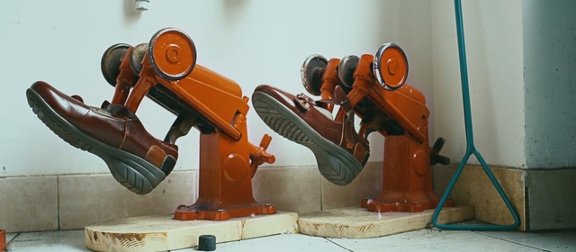 Video Reference: violin family, musical instrument, string instrument, violin, string instrument, cello, shoe, bowed string instrument, wood, outdoor shoe